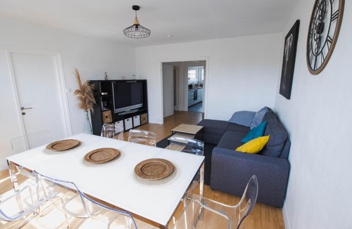 Colombier - Champ de Mars Apartment | Spacieux appartement avec Balcons, 4 chambres, espace & confort, Centre Gare