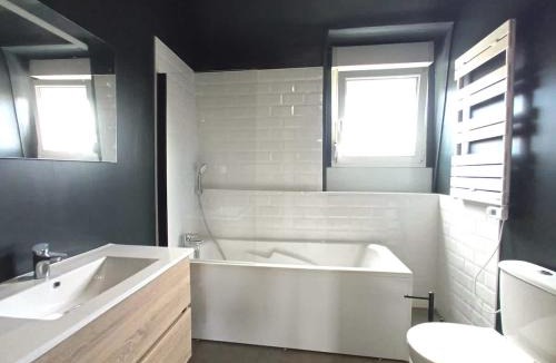 Roubaix Apartment | Spacieux studio avec baignoire wifi gratuit
