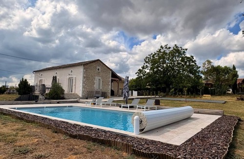 Saint-Aubin-de-Cadelech House | Spacious home with pool and magnificent view