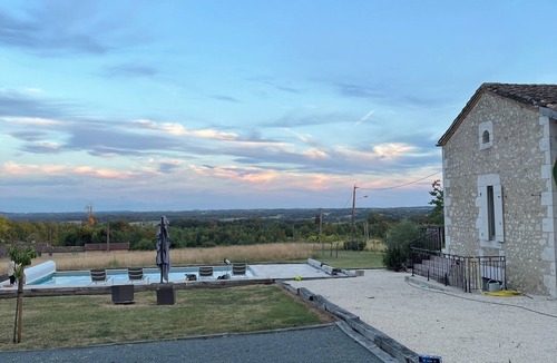 Saint-Aubin-de-Cadelech House | Spacious home with pool and magnificent view