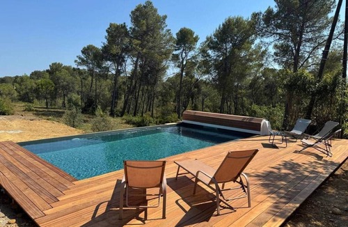 Saint-Clement-de-Riviere Villa | Spacious villa with pool and large private garden