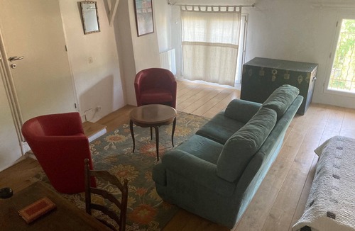 Saint-Hippolyte-du-Fort Apartment | Spacious central apartment with view