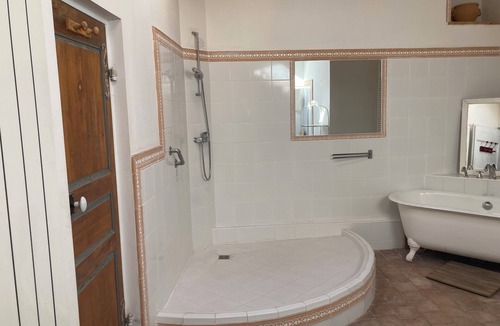 Saint-Hippolyte-du-Fort Apartment | Spacious central apartment with view