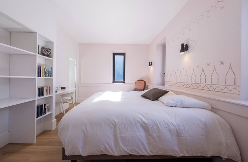 Saint-Jean-de-Maurienne Bed & Breakfast | Spacious, bright room in a medieval tower. Shared space on ground floor.