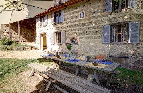 Saint-Martin-la-Sauvete Cottage | Spacious and cozy family gîte, pets allowed, up to 10 people