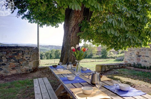 Saint-Martin-la-Sauvete Cottage | Spacious and cozy family gîte, pets allowed, up to 10 people