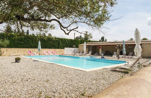 Saint-Paulet-de-Caisson Apartment | Spacious, quiet cottage in the countryside