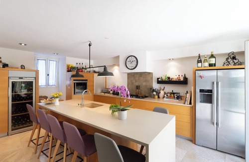 Villeneuve-les-Avignon Villa | Spacious Villa in Provence Historic City Centre