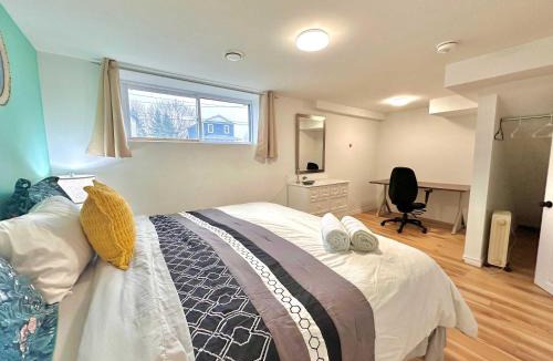 Port Colborne House | Spacious 1 BD + 1 Den near Marina and Canal
