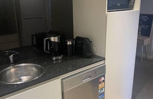 Chippendale Apartment | Spacious 1 bdm apt w/pool, gym & internal parking