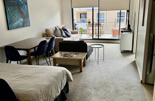 Chippendale Apartment | Spacious 1 bdm apt w/pool, gym & internal parking