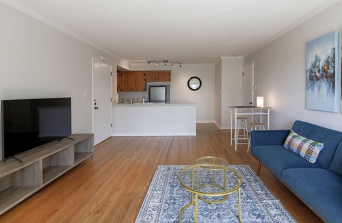 West Slope Condo | Spacious 1-bdr on Canyon Rd. Designated Parking.