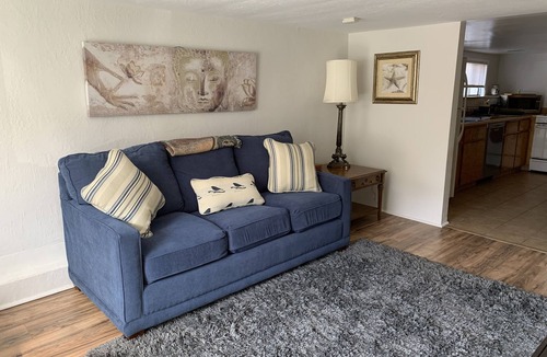 West Alameda House | Spacious 1 bed/1bath ground floor apt in duplex