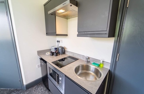 Selly Oak Apartment | Spacious 1-Bed Studio in Birmingham