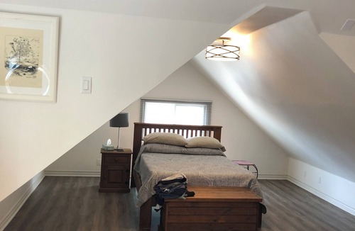 Strathcona Apartment | Spacious 1 bedroom apartment