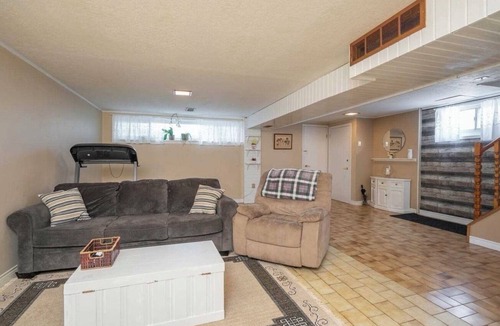Downsview House | Spacious 1 bedroom apartment, excellent location, separate entrance,safe & clean