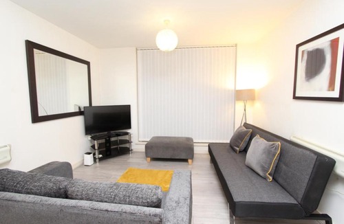 Canning Town South Apartment | Spacious 1- Bedroom Apartment in E16