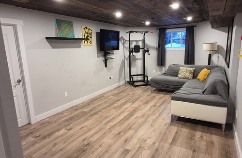 Gatineau House | Spacious 1-bedroom basement suite