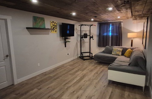 Gatineau House | Spacious 1-bedroom basement suite