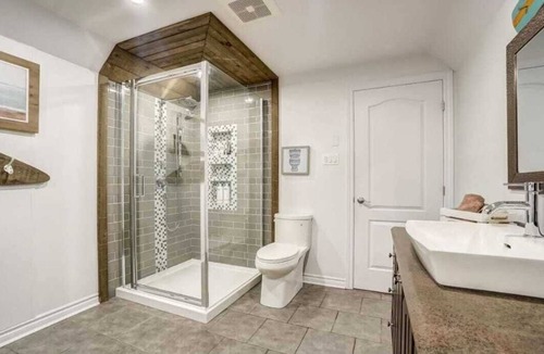 Gatineau House | Spacious 1-bedroom basement suite