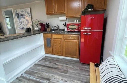 Edgecomb Cottage | Spacious 1 Bedroom Close to Everything 4