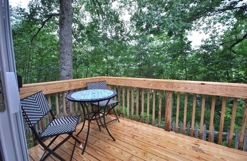 Edgecomb Cottage | Spacious 1 Bedroom Close to Everything 4