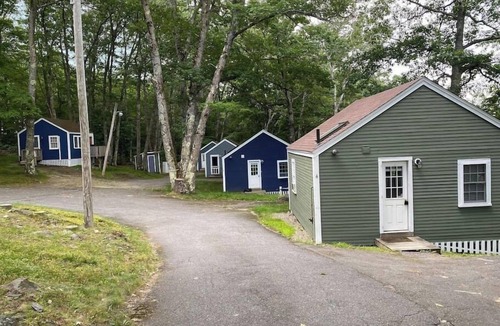 Edgecomb Cottage | Spacious 1 Bedroom Close to Everything 4