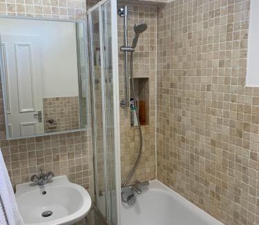 Munster Apartment | Spacious 1 Bedroom Flat In Fulham