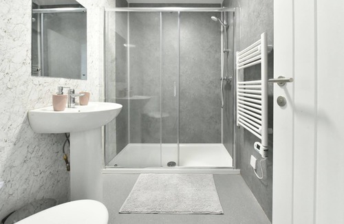 Pontefract Apartment | * Spacious 1 Bedroom Apartment*