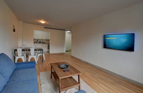 Laval Apartment | Spacious 1 bedroom in Laval, wifi,parking all incl
