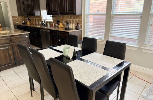 Frisco House | spacious 1-bedroom rental in a shared house