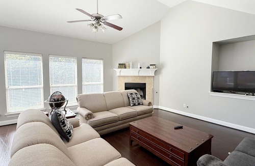 Frisco House | spacious 1-bedroom rental in a shared house