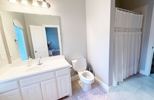 Frisco House | spacious 1-bedroom rental in a shared house