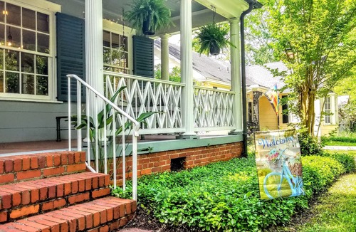 Montgomery House | Spacious 1 Bedroom Suite in Historic Cloverdale