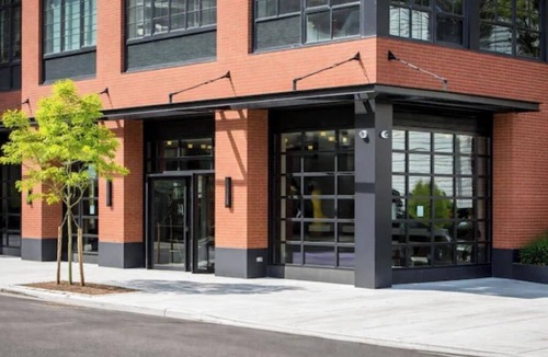 Hunters Point Apartment | Spacious 1 Bedroom Unit – Close to Subway + Equipped Kitchenette