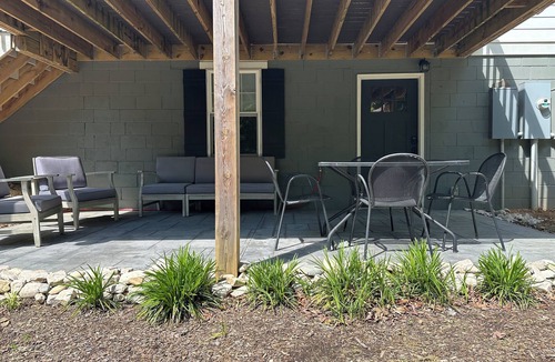 Palmyra Apartment | Spacious 1-bedroom apartment in Scottsville.