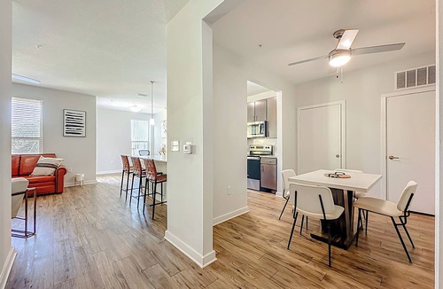 Deerwood Condo | Spacious 1-BR, 2-King Beds, Near Mayo, Pool, Gym, Fast Wifi Workspace, Beach