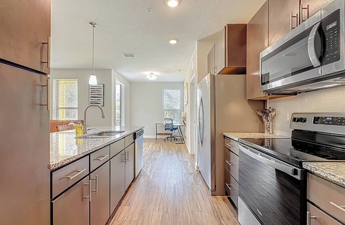 Deerwood Condo | Spacious 1-BR, 2-King Beds, Near Mayo, Pool, Gym, Fast Wifi Workspace, Beach