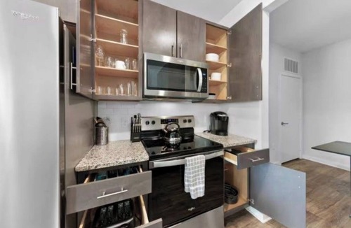 Deerwood Condo | Spacious 1-BR, 2-King Beds, Near Mayo, Pool, Gym, Fast Wifi Workspace, Beach