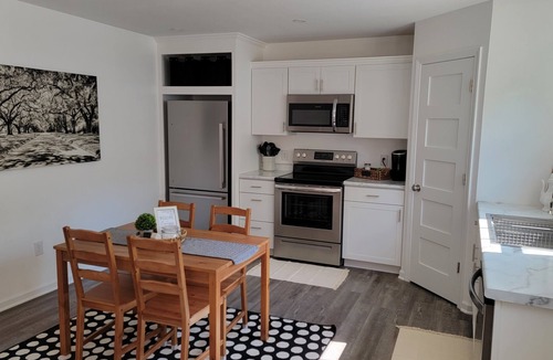 Hamilton Hotel | Spacious 1 BR Carriage House - 2 min walk to MSQC
