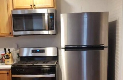 Poughkeepsie Villa | Spacious 1 BR Unit w/Washer-Dryer and Parking