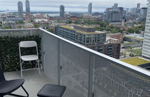 Regent Park House | Spacious 1+den Condo in the Heart of Downtown