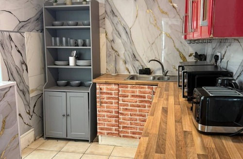 Dudden Hill Hotel | Spacious 1 Double room in Wembley-RB