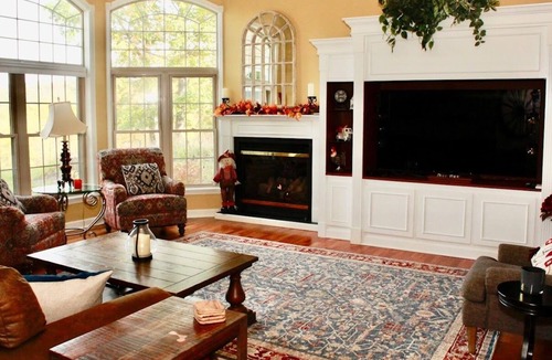 Chester Depot House | Spacious 1-level ranch, mtn. views, htd. flrs , fire pit, 10 mi. to Okemo!