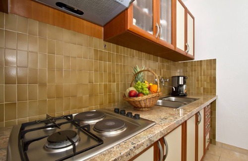 Podstrana Apartment | Spacious 110 m2 apt with terrace and garden, just 30m from the beach
