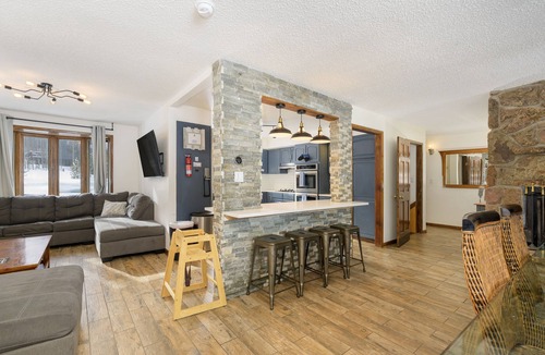 Fraser Ski Chalet | Spacious 11BR/8BA Mountain Chalet/Stunning Views/Walk to Free Ski Bus