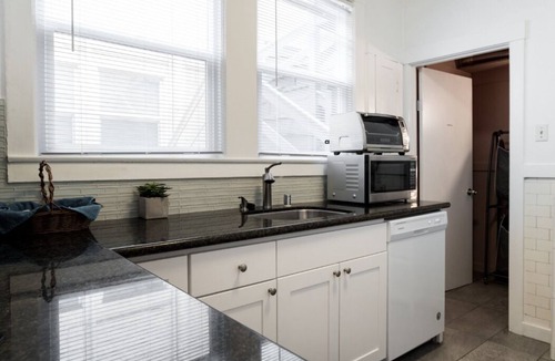 Richmond District Apartment | Spacious 1400sf Family Suite Private Garage Walk to Presidio & Baker Beach