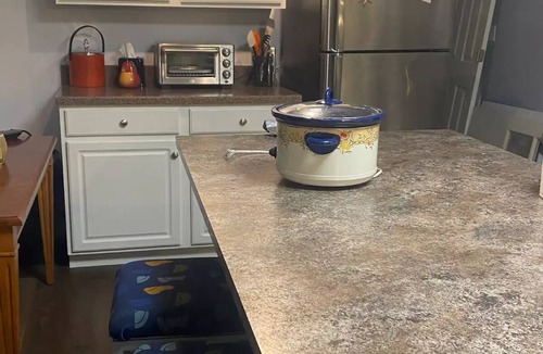 Huntingburg House | Spacious 1450 sf 2 BR Private Suite w/Dog Fe