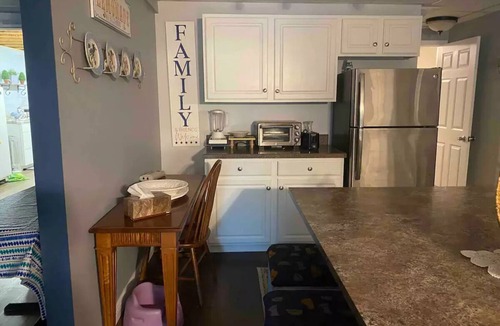 Huntingburg House | Spacious 1450 sf 2 BR Private Suite w/Dog Fe