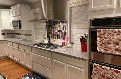 St. Clair County House | Spacious 1845 Mansion with modern amenities. Loved by large groups, 5bd/4.5ba!